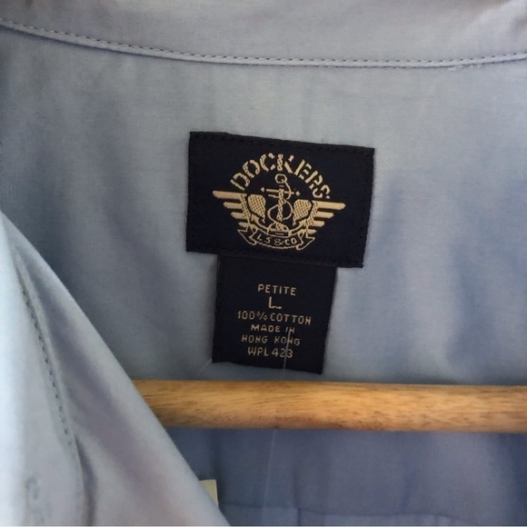 Dockers denim blue long sleeve button down cotton blouse in size LP. - Picture 5 of 6